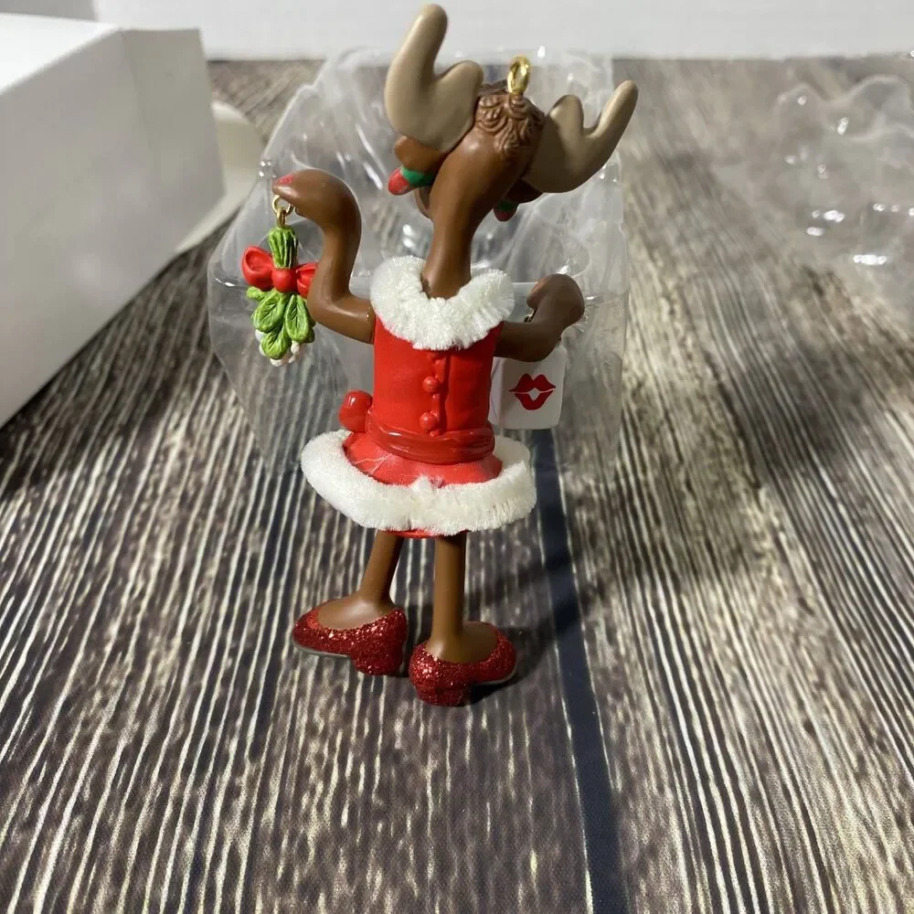 Hallmark Keepsake 'Merry Kiss-Moose' Holiday Tree Ornament 2009 New